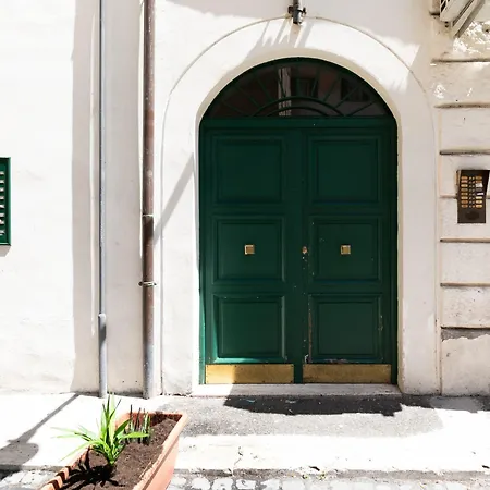 Monti Romantic Sunshine Maisonette شقة روما